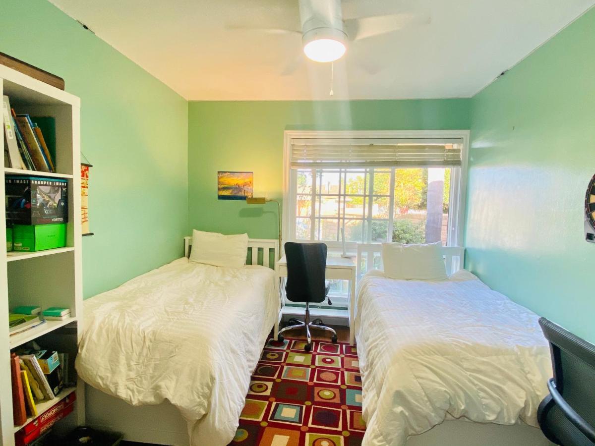 Costa Mesa Homestay - Private Rooms With 2 Shared Baths And Hosts Onsite Exterior photo