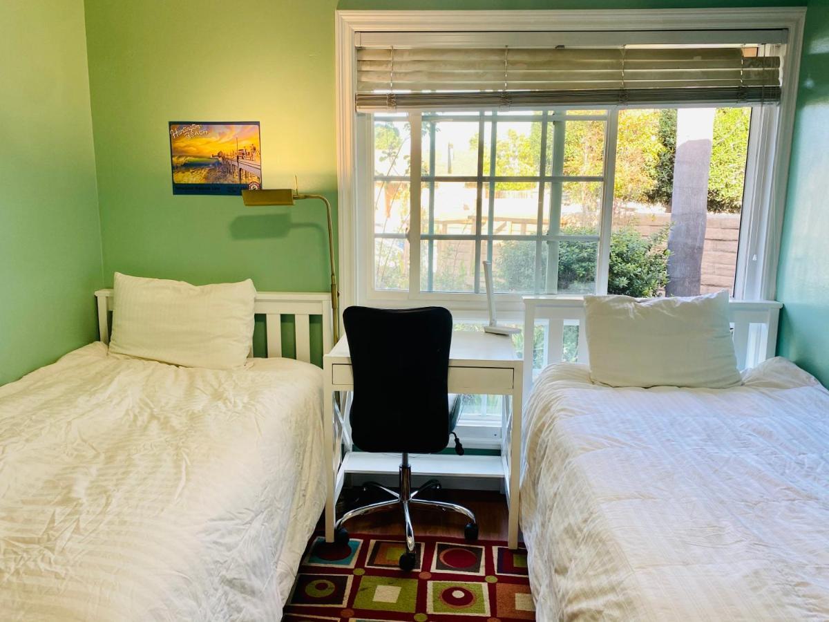 Costa Mesa Homestay - Private Rooms With 2 Shared Baths And Hosts Onsite Exterior photo