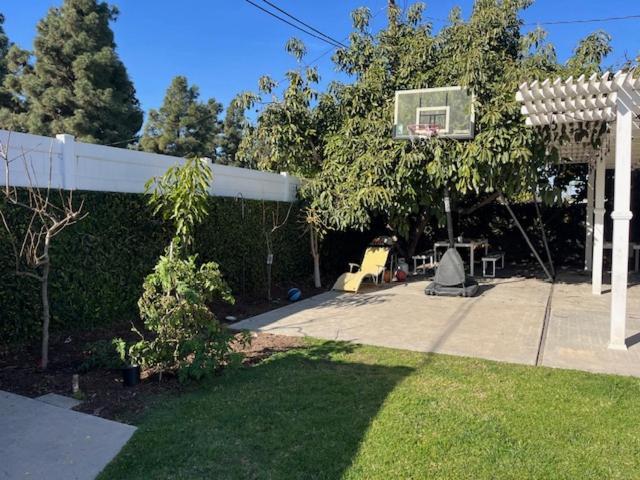 Costa Mesa Homestay - Private Rooms With 2 Shared Baths And Hosts Onsite Exterior photo